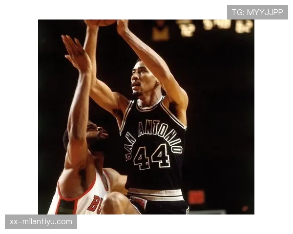 乔治·格文突破得分效率高于同期后卫，拉开球队进攻空间