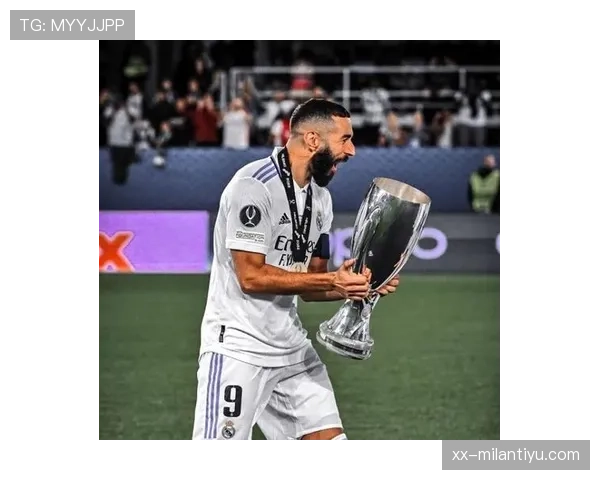 本泽马2021-22赛季44球15助的金球级表现解析